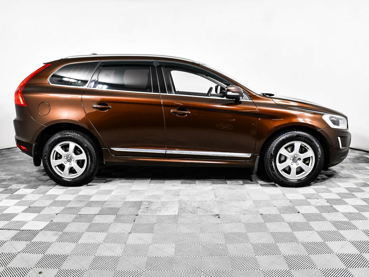 Б/У Вольво ИксЦ60 2015 года. Фото: #3