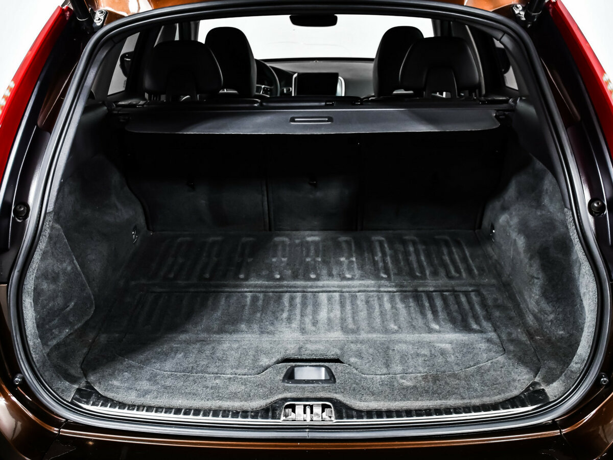 Б/У Вольво ИксЦ60 2015 года. Фото: #16