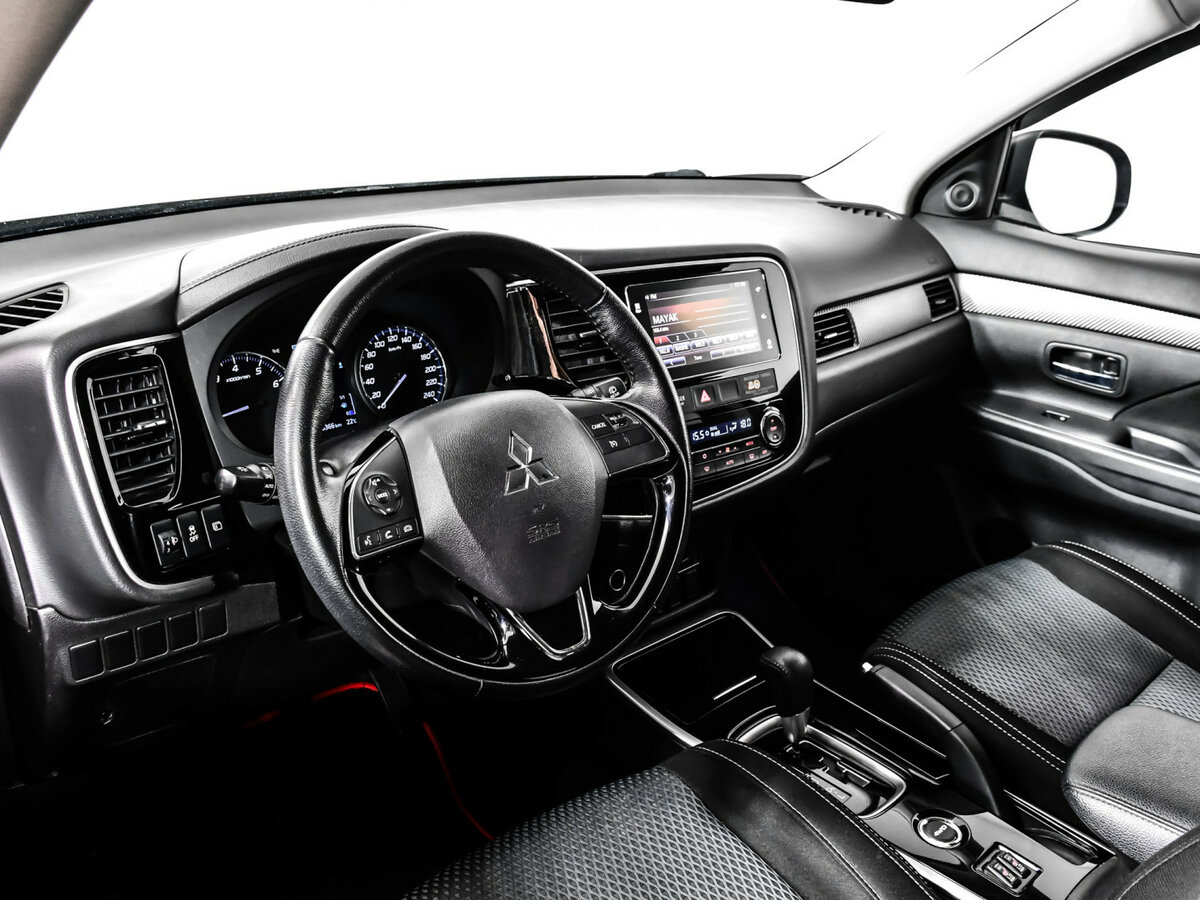 Б/У Митсубиши Оутлэндер 2018 года. Фото: #10