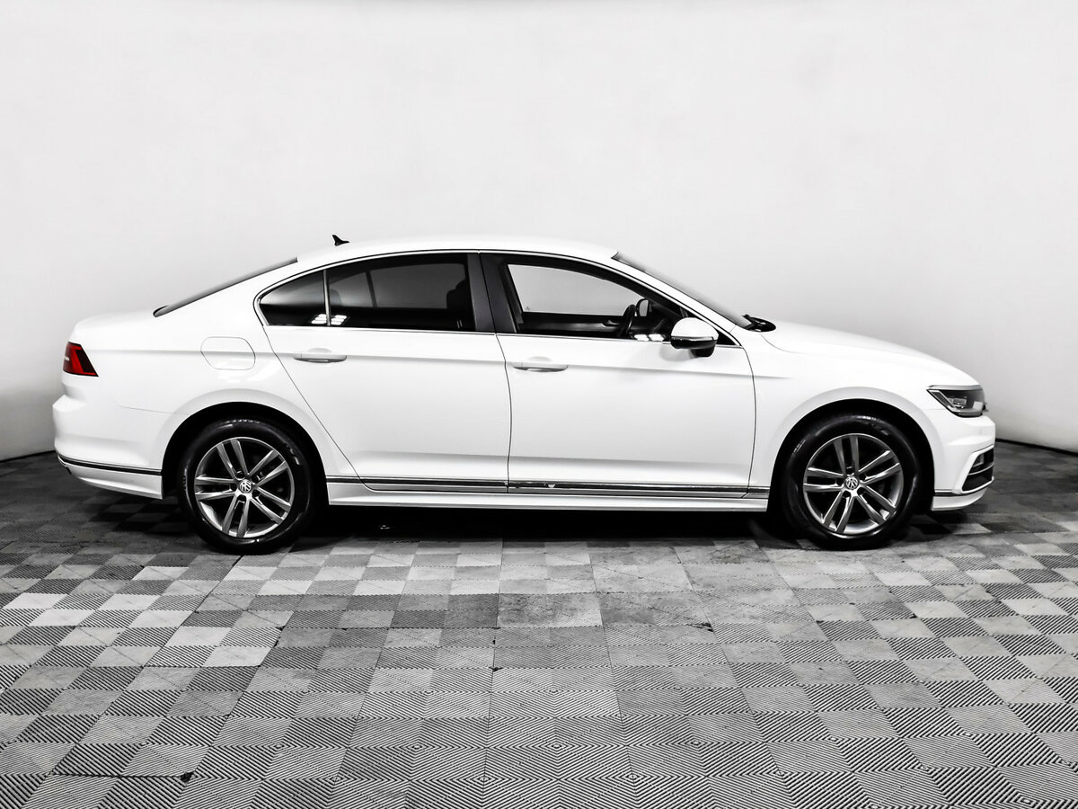Volkswagen Passat 2018 года с пробегом. Фото: #3
