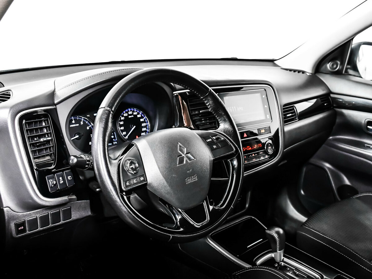 Б/У Митсубиши Оутлэндер 2018 года. Фото: #9