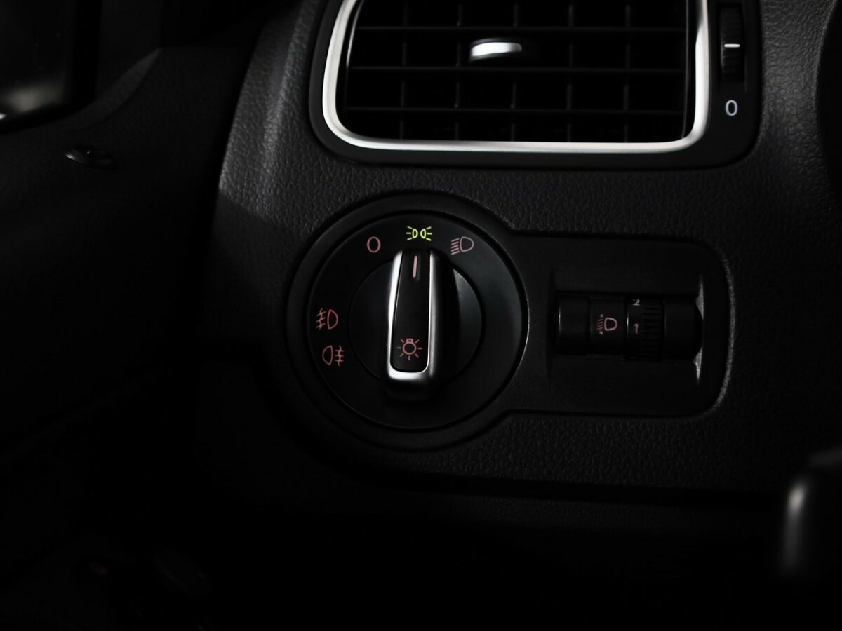 Б/У Фольксваген Поло 2015 года. Фото: #16