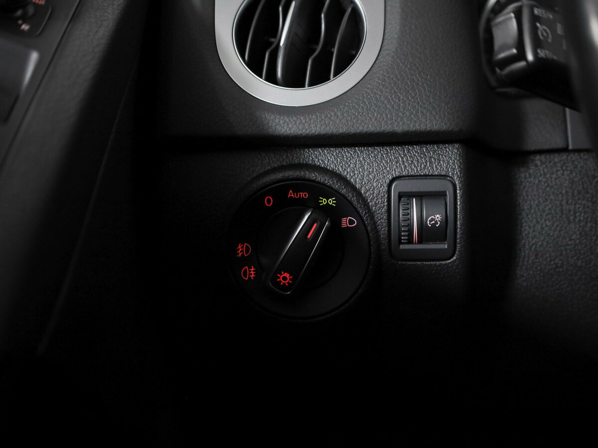 Б/У Фольксваген Тигуан 2016 года. Фото: #23