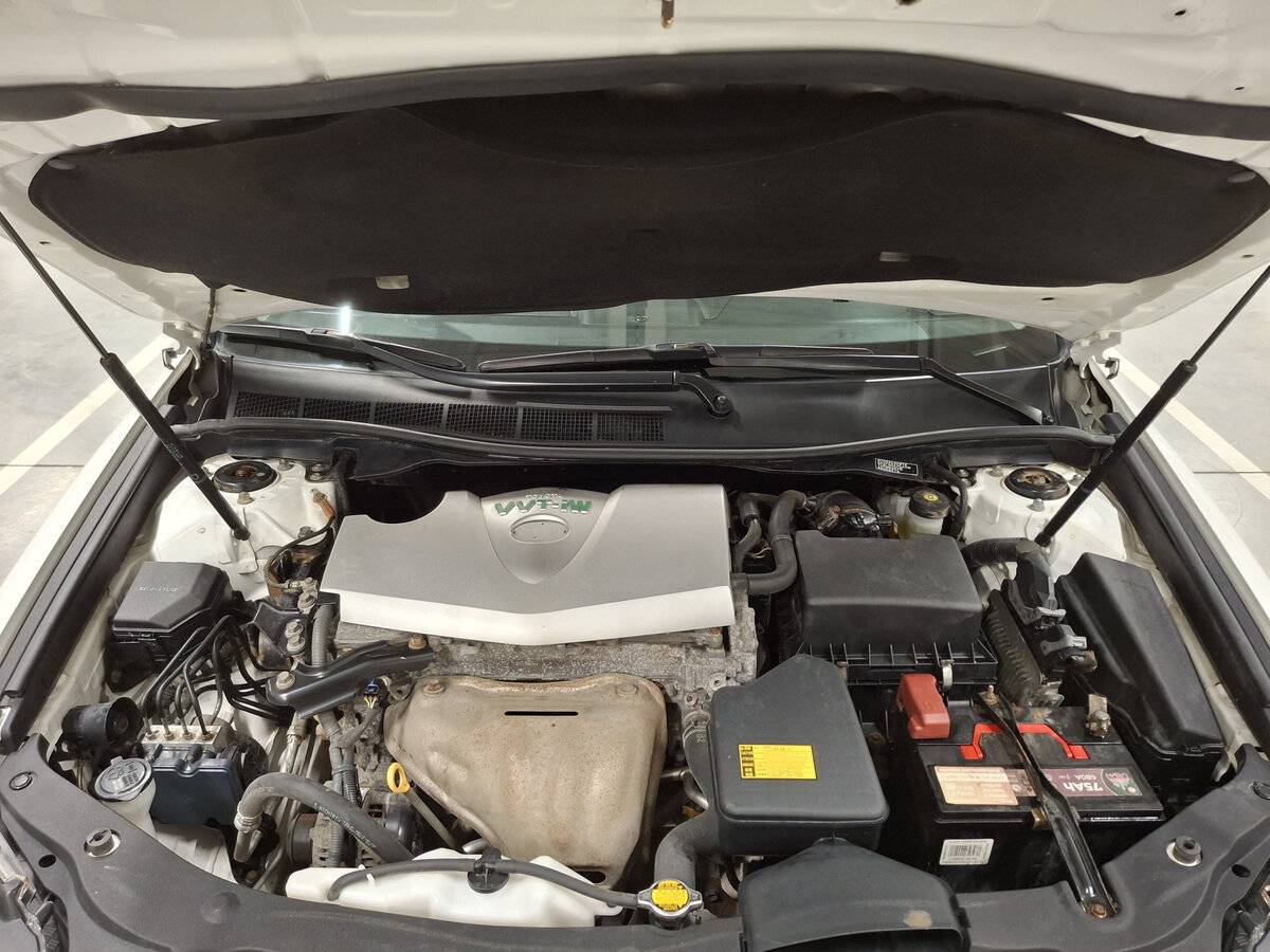 Б/У Тойота Камри 2015 года. Фото: #8