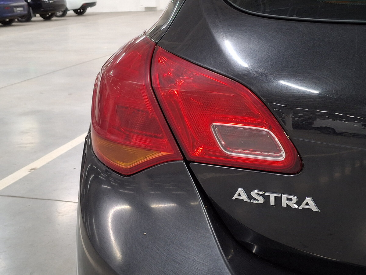 Б/У Опель Астра 2013 года. Фото: #8