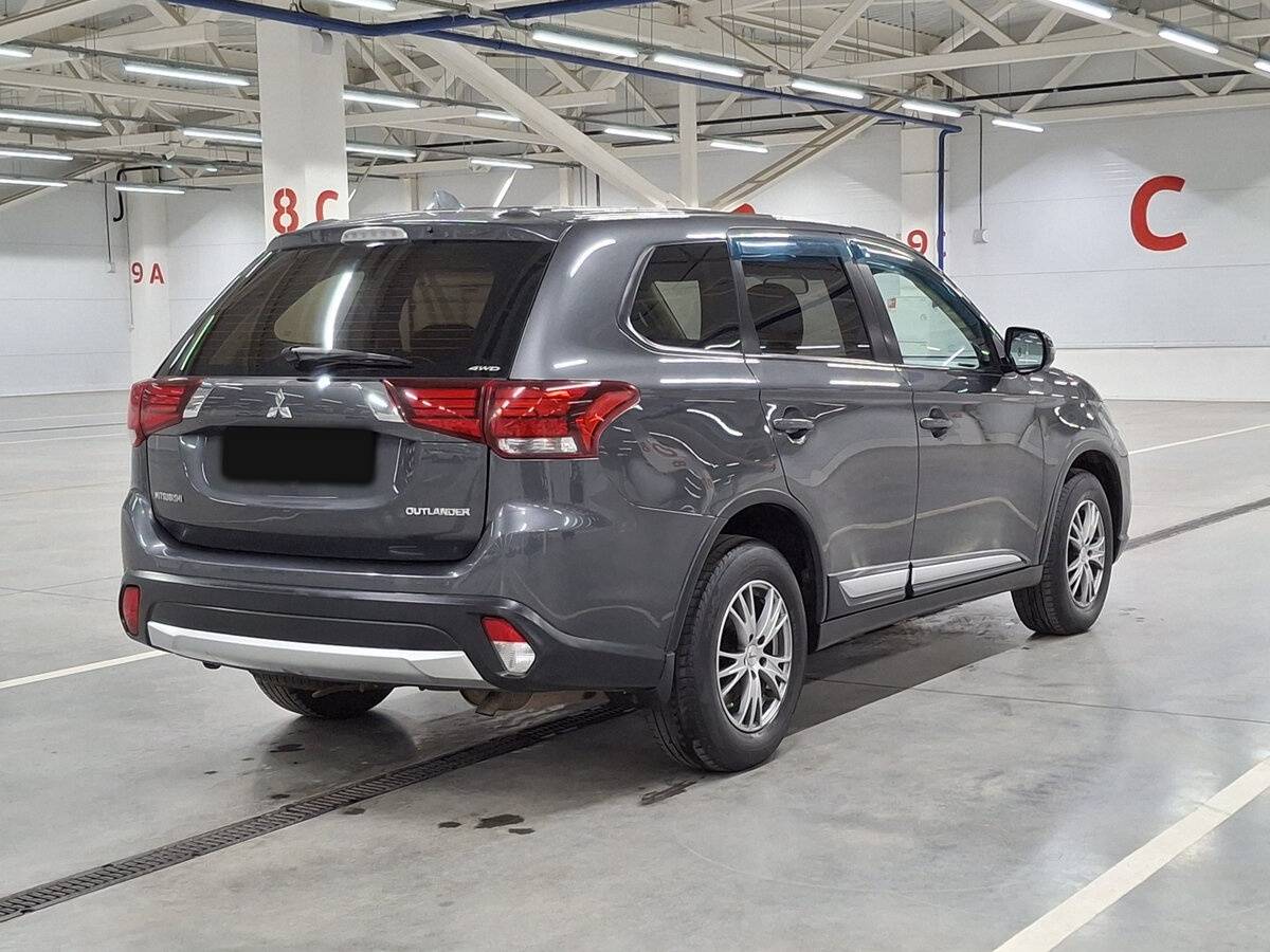Б/У Митсубиши Оутлэндер 2015 года. Фото: #4