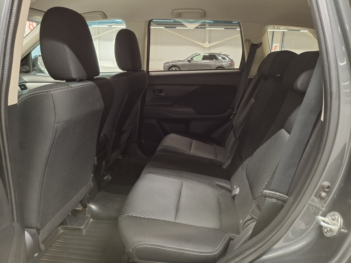 Б/У Митсубиши Оутлэндер 2015 года. Фото: #11