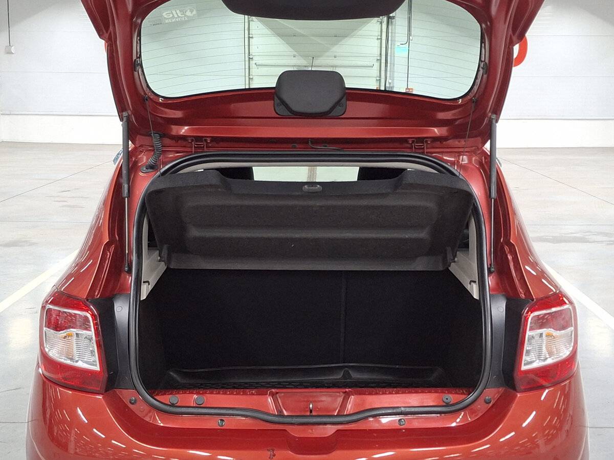 Б/У Рено Сандеро 2017 года. Фото: #9