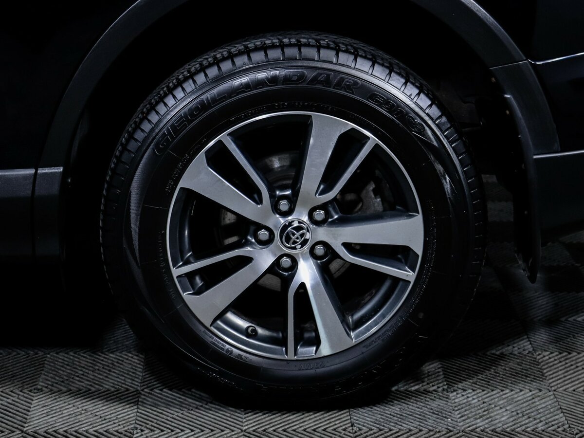 Toyota RAV4 2018 года с пробегом. Фото: #14