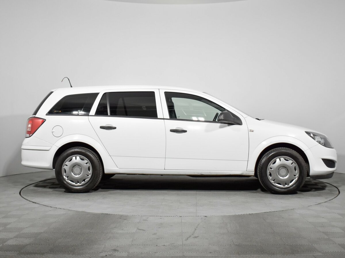 Б/У Опель Астра 2013 года. Фото: #3