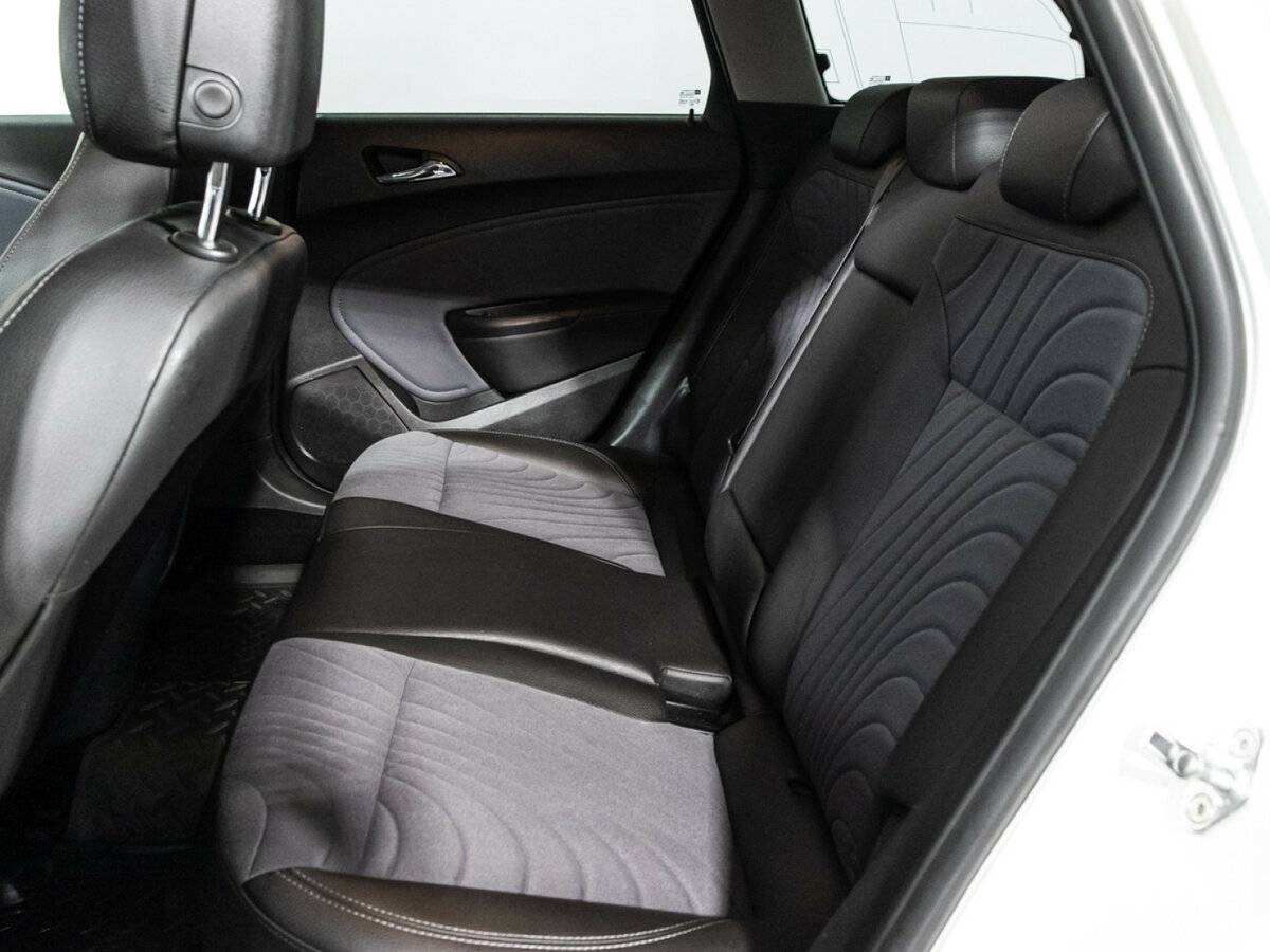 Б/У Опель Астра 2014 года. Фото: #9