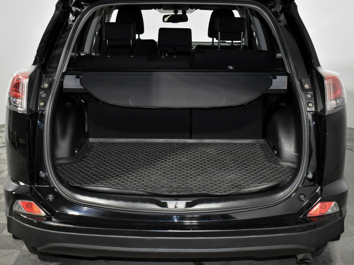 Б/У Тойота Рав4 2018 года. Фото: #18