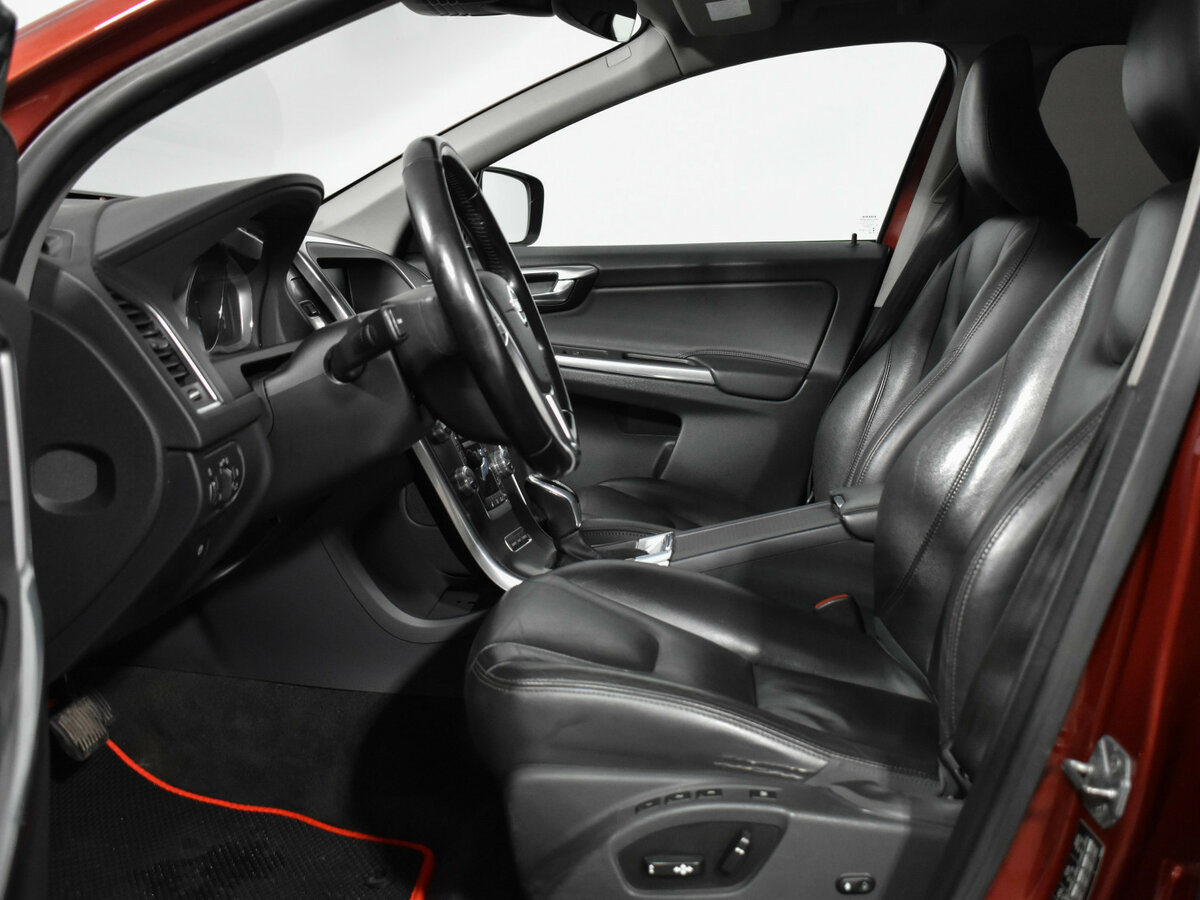 Б/У Вольво ИксЦ60 2015 года. Фото: #9