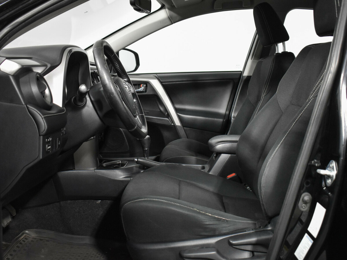 Toyota RAV4 2018 года с пробегом. Фото: #9