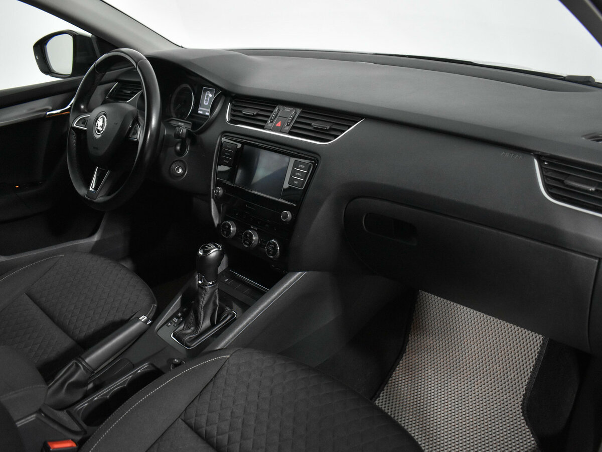 Б/У Шкода Октавия 2017 года. Фото: #11