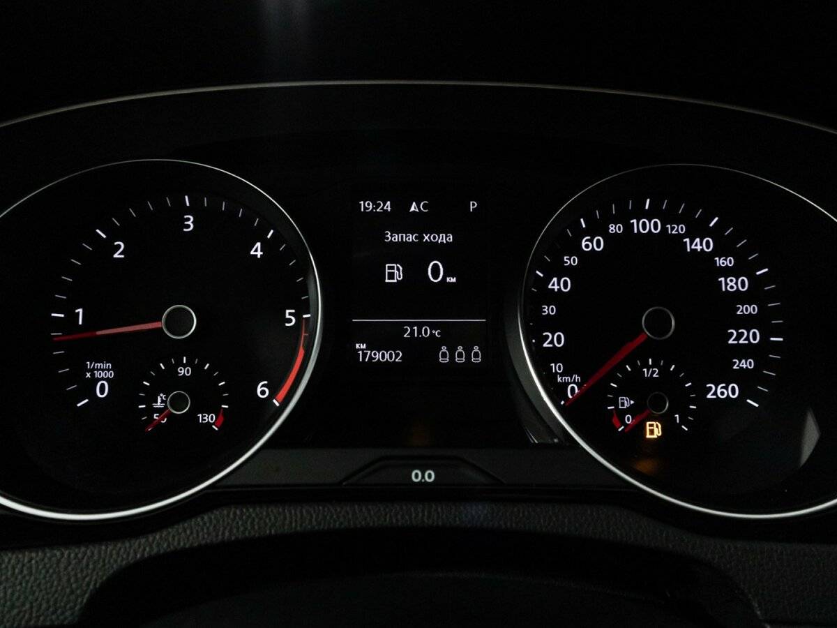 Б/У Фольксваген Пассат 2019 года. Фото: #11