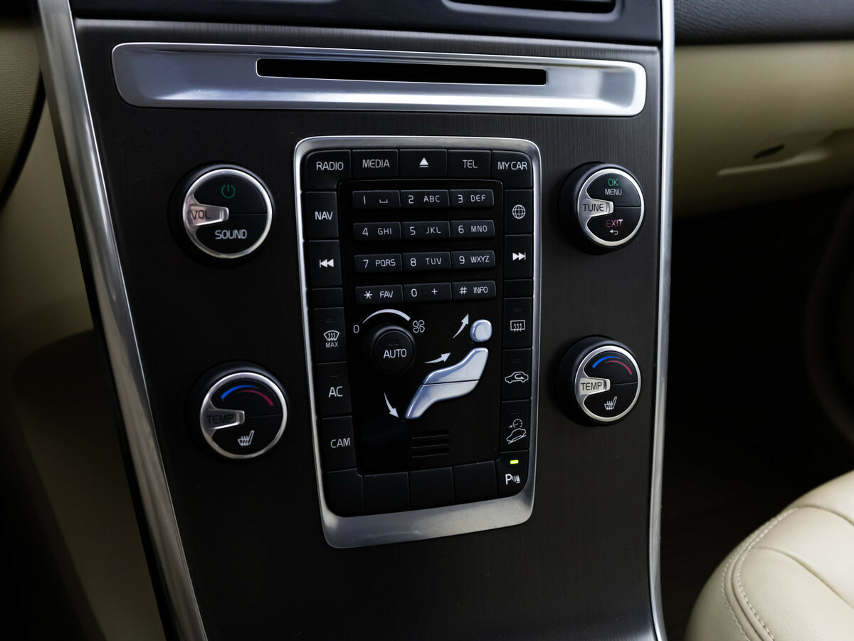 Б/У Вольво ИксЦ60 2014 года. Фото: #11