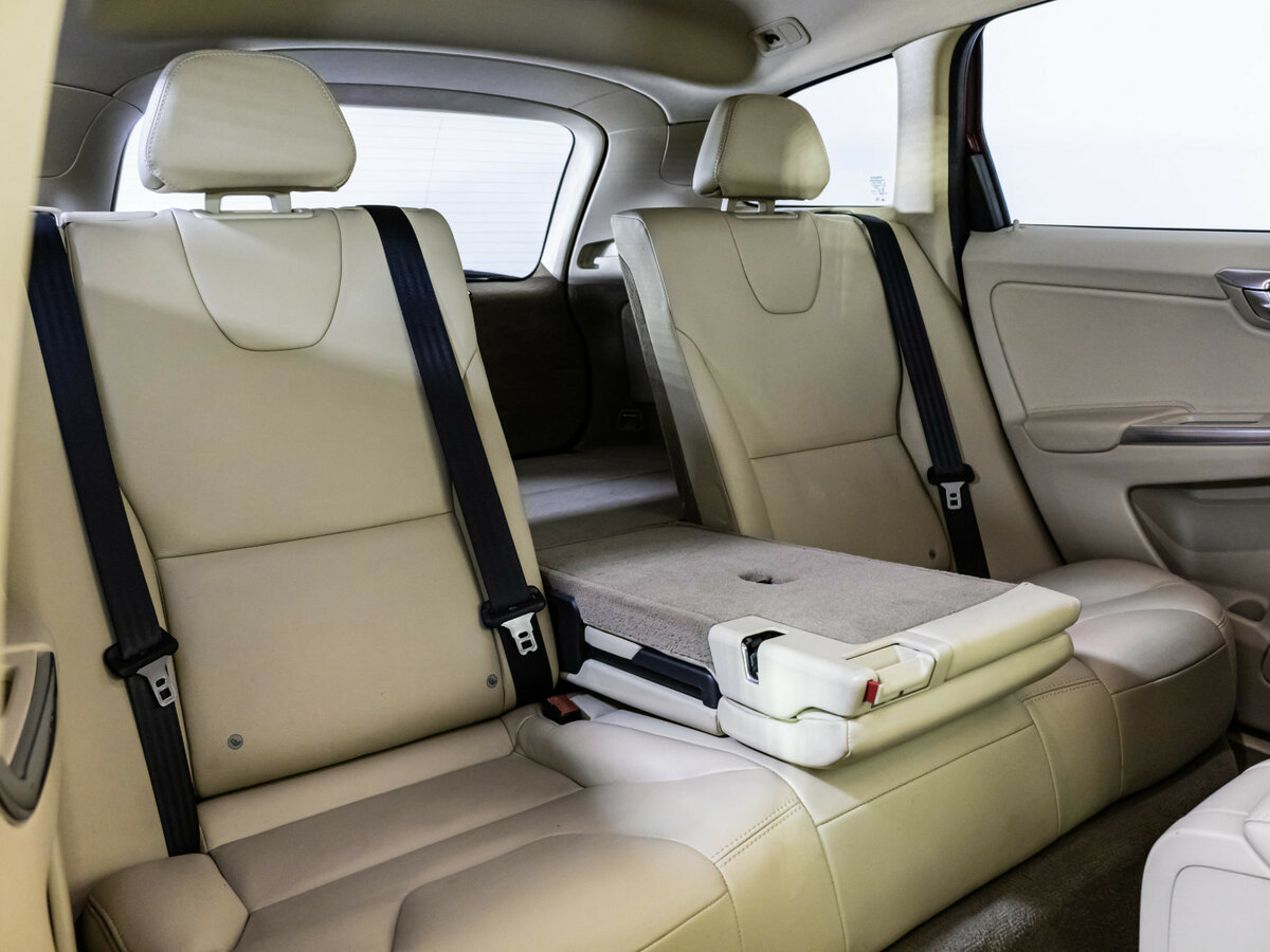 Б/У Вольво ИксЦ60 2014 года. Фото: #16