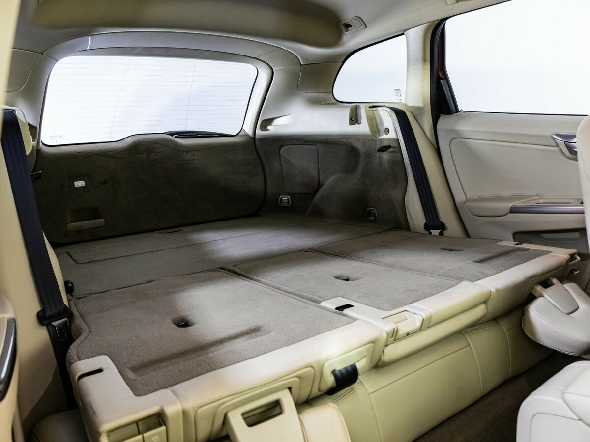 Б/У Вольво ИксЦ60 2014 года. Фото: #18