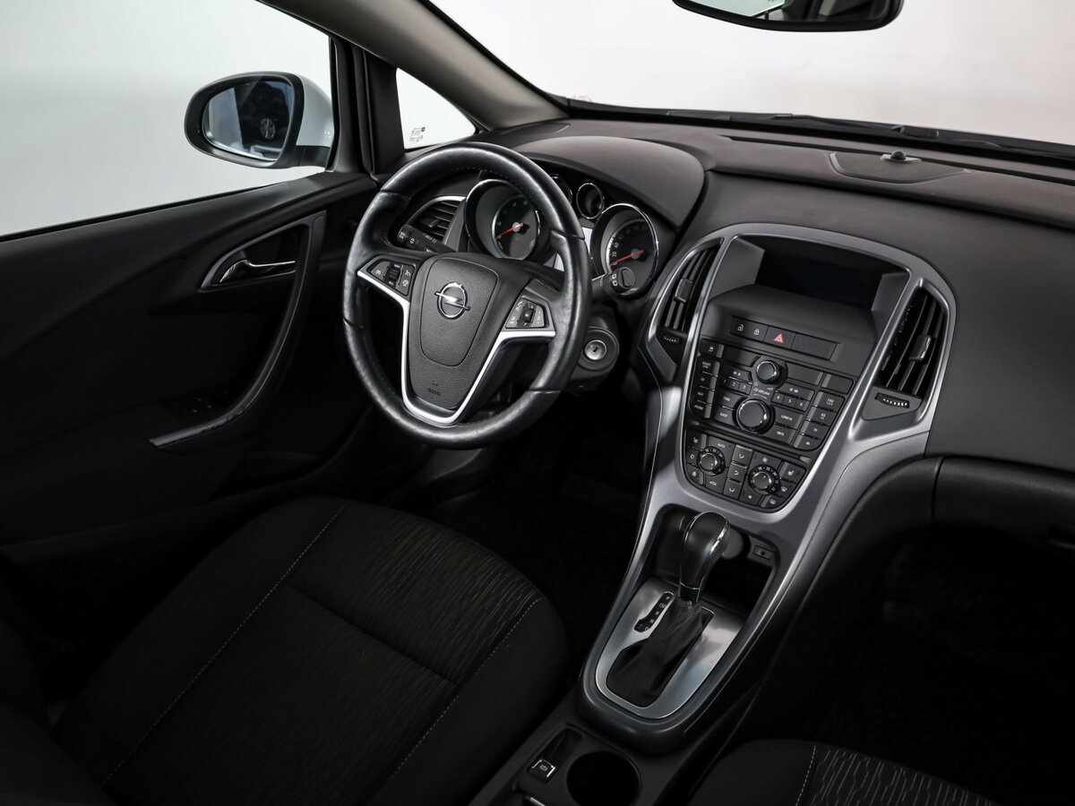 Б/У Опель Астра 2014 года. Фото: #6