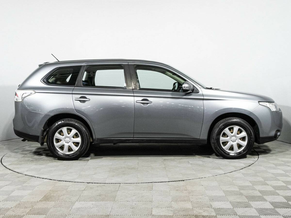 Б/У Митсубиши Оутлэндер 2013 года. Фото: #3