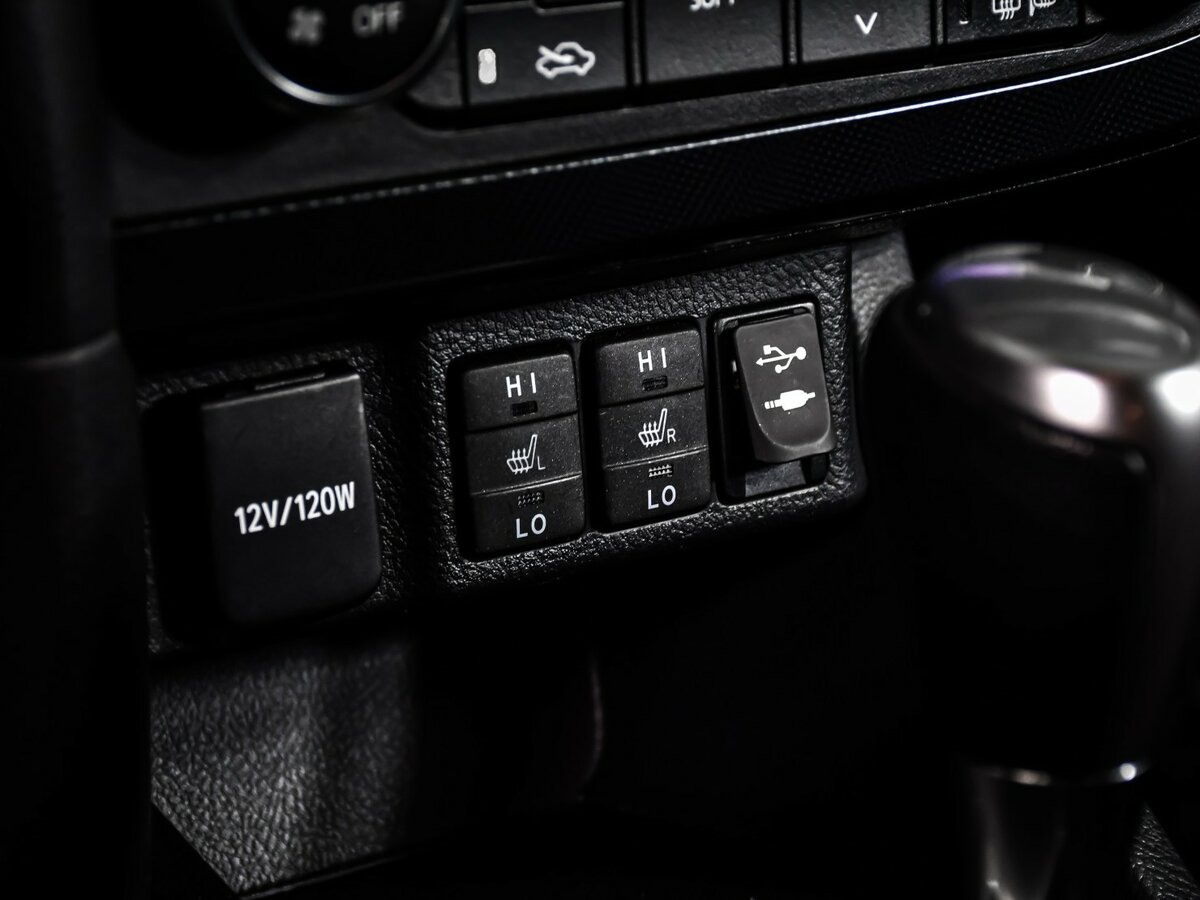 Б/У Тойота Аурис 2014 года. Фото: #15