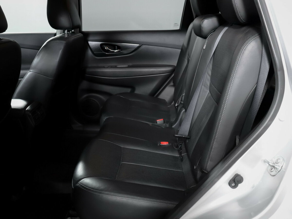 Б/У Ниссан Икс-Трейл 2016 года. Фото: #9