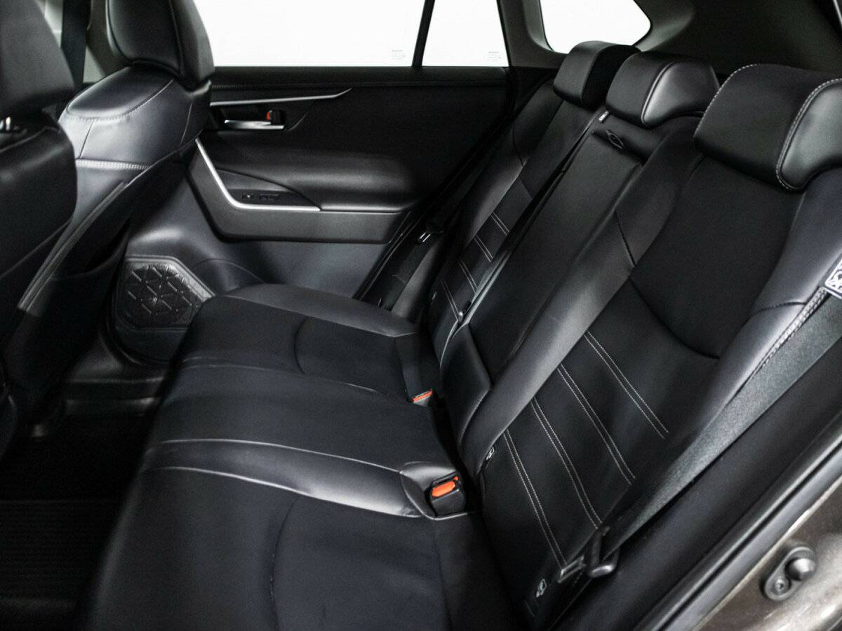 Toyota RAV4 2020 года с пробегом. Фото: #9