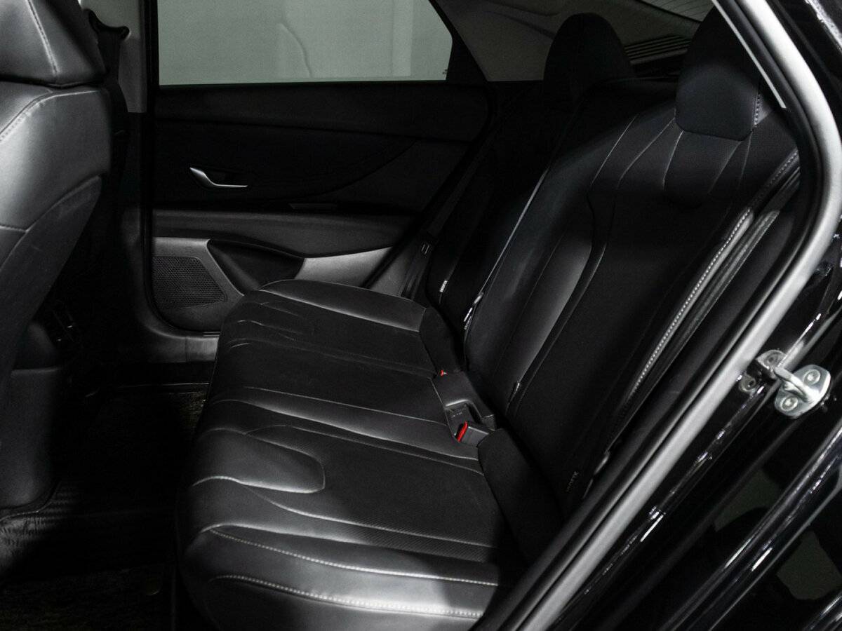 Hyundai Elantra 2023 года с пробегом. Фото: #9