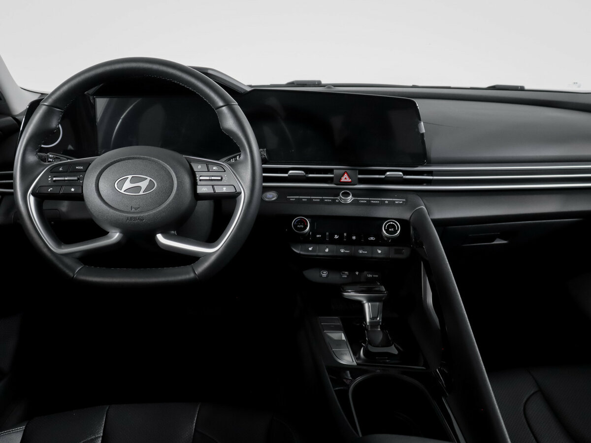 Hyundai Elantra 2024 года с пробегом. Фото: #9