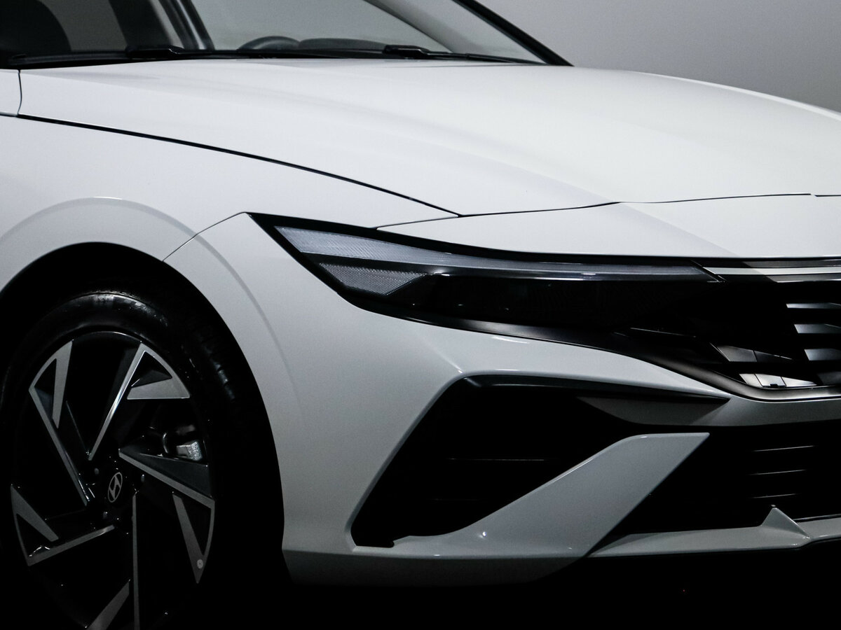 Hyundai Elantra 2024 года с пробегом. Фото: #12