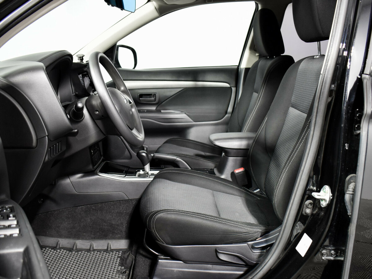 Б/У Митсубиши Оутлэндер 2018 года. Фото: #7