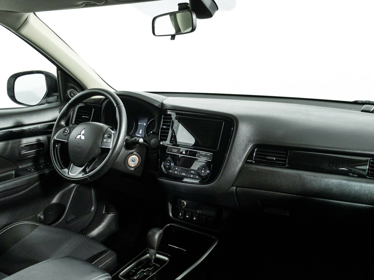 Б/У Митсубиши Оутлэндер 2019 года. Фото: #8