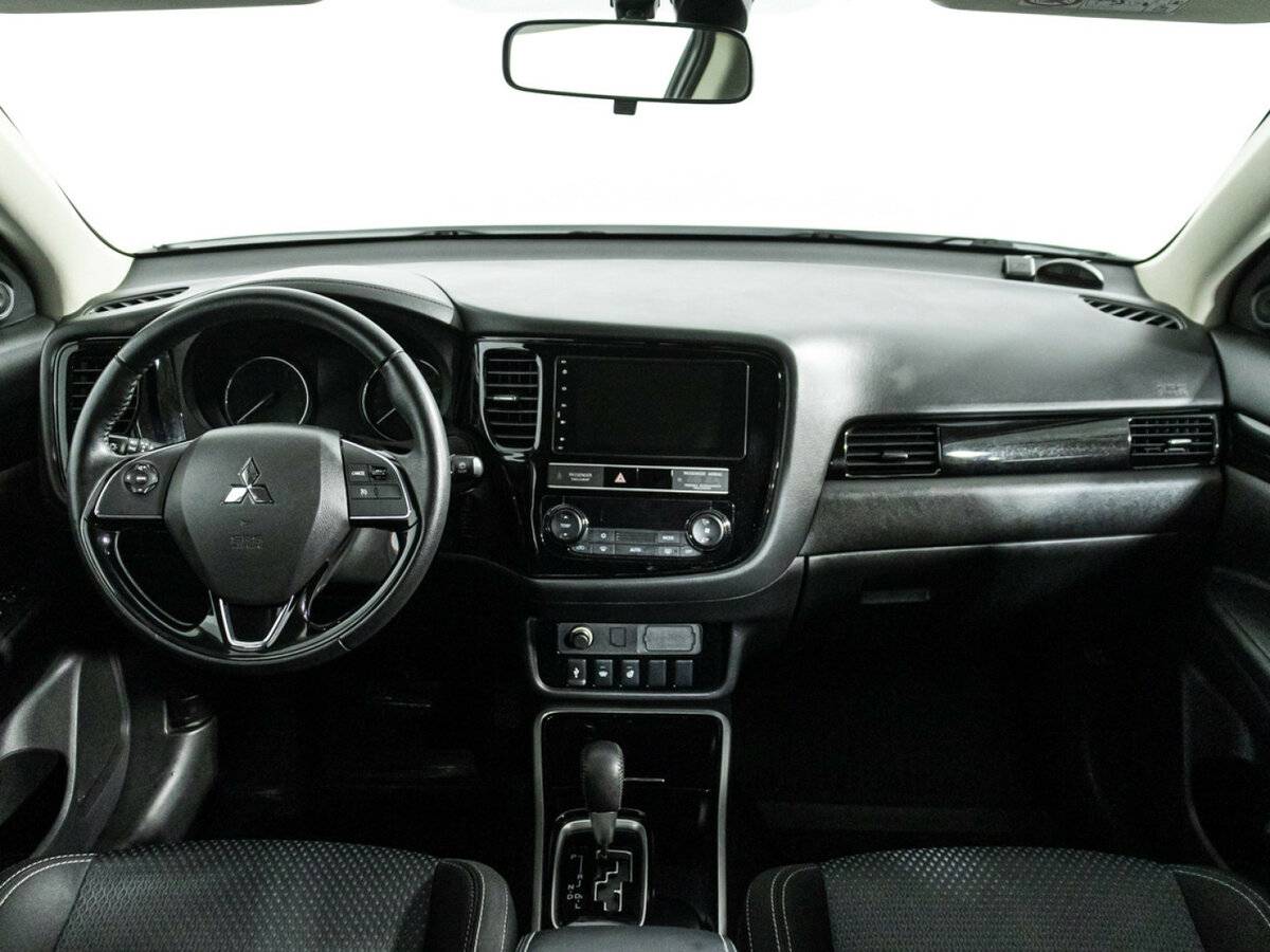 Б/У Митсубиши Оутлэндер 2019 года. Фото: #12