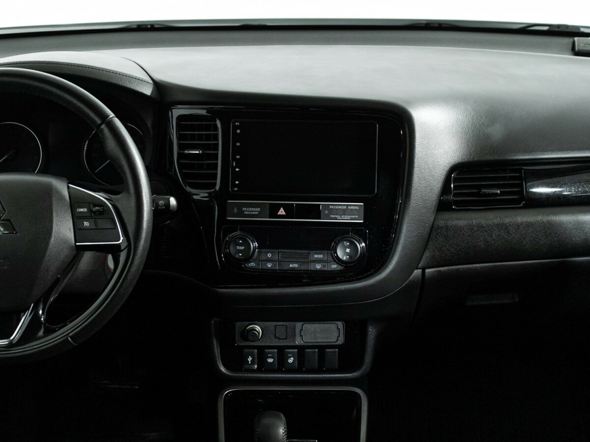 Б/У Митсубиши Оутлэндер 2019 года. Фото: #13