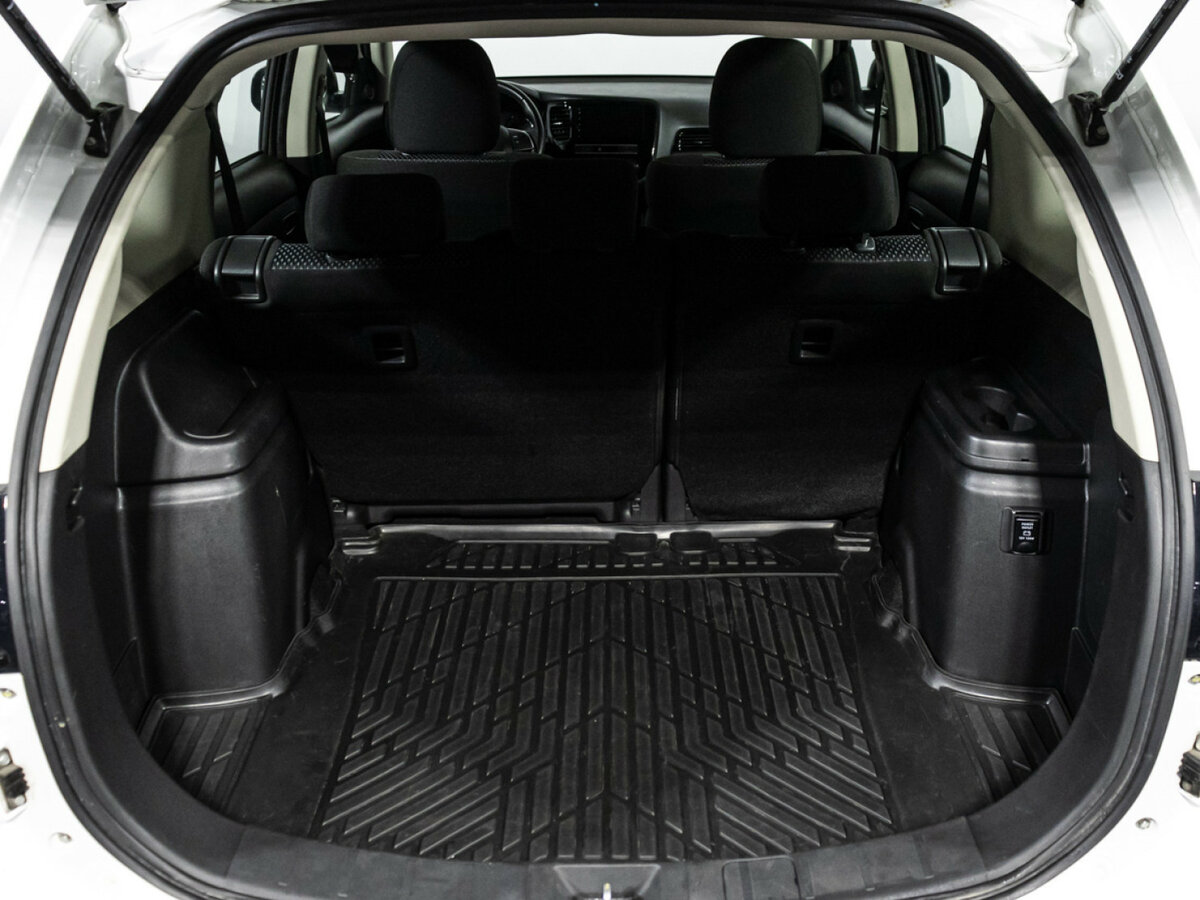 Б/У Митсубиши Оутлэндер 2019 года. Фото: #18