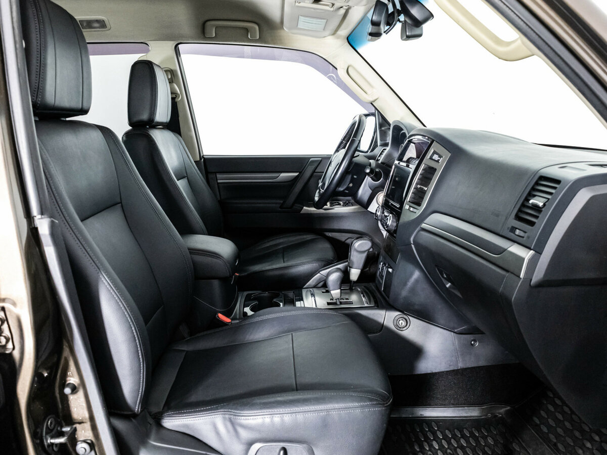 Mitsubishi Pajero 2017 года с пробегом. Фото: #22