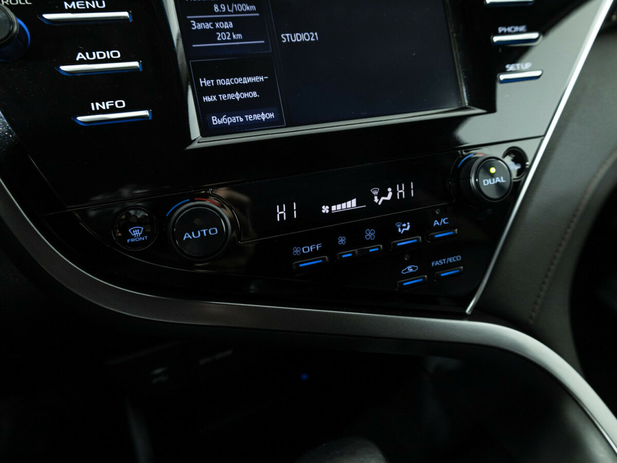 Toyota Camry 2018 года с пробегом. Фото: #14