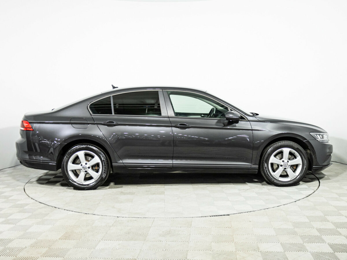 Volkswagen Passat 2021 года с пробегом. Фото: #3