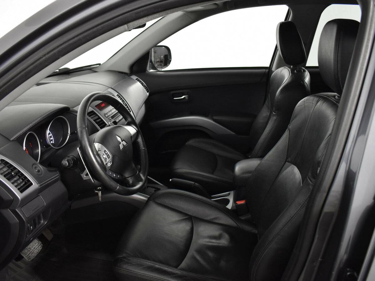 Б/У Митсубиши Оутлэндер 2012 года. Фото: #6