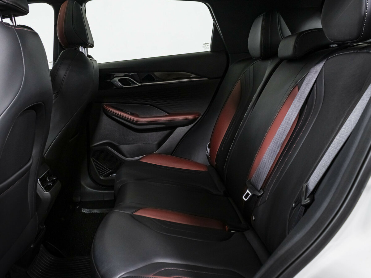 Geely Coolray 2023 года с пробегом. Фото: #11