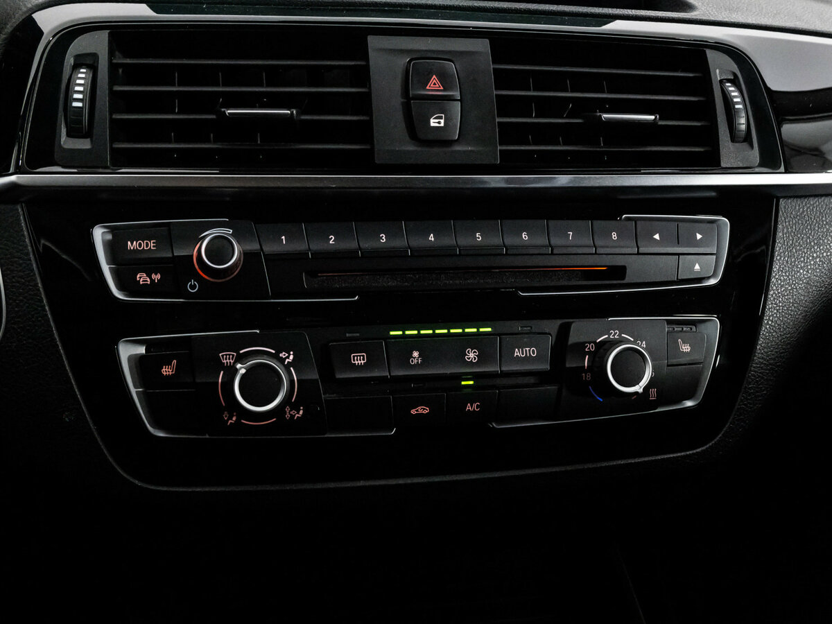 BMW 1 серии 2017 года с пробегом. Фото: #12