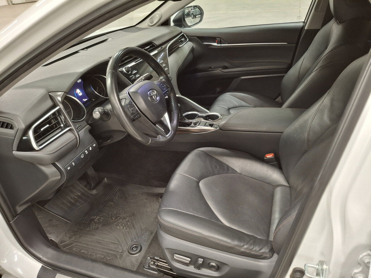 Toyota Camry 2020 года с пробегом. Фото: #15