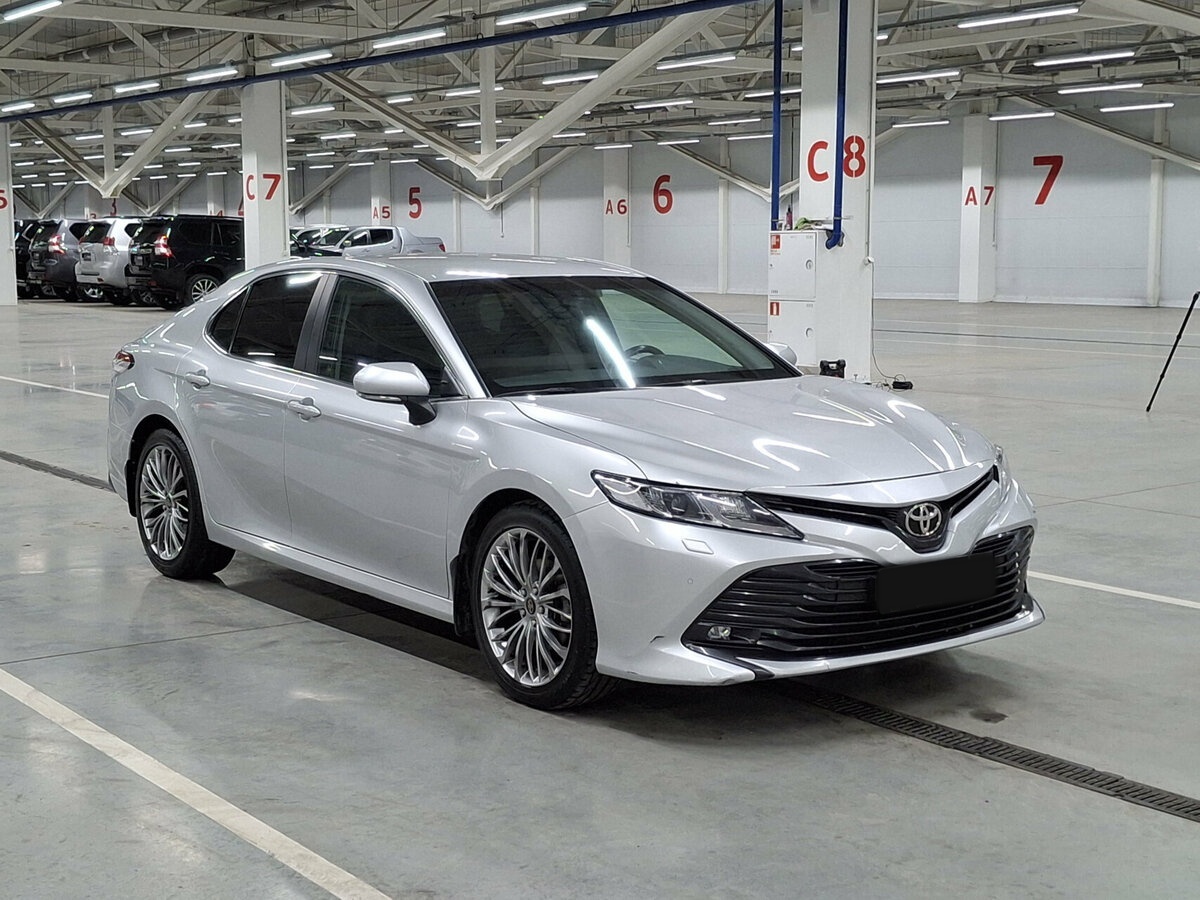 Toyota Camry 2018 года с пробегом. Фото: #2